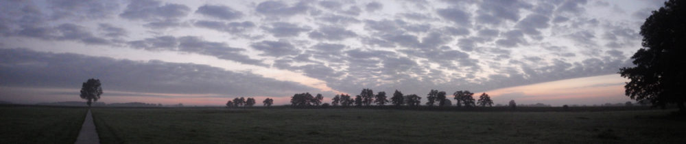 Pad voor loopmeditatie Noorder Poort bij zonsopgang