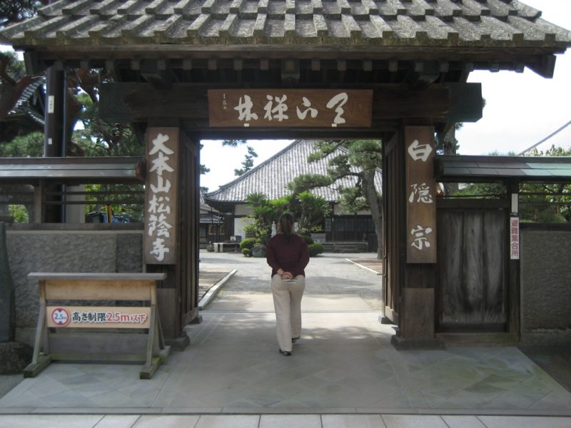 Ingang van de tempel van Hakuin